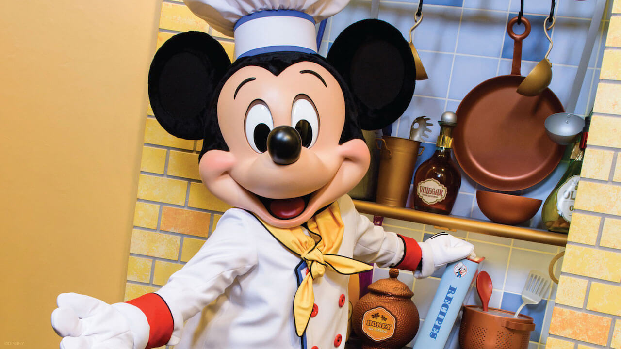 Chef Mickey dining